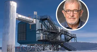 Il Nobel per la Fisica 2026 a Francis Halzen: cos&igrave; il gigante di ghiaccio IceCube ha svelato i neutrini cosmici