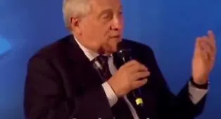 Il Tajani pensiero: &laquo;Non sposare le donne affascinanti perch&eacute; poi ti tradiscono&raquo;