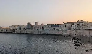 Ortigia paga il prezzo del boom: hotel e b&b pi&ugrave; che alloggi. Le associazioni: &laquo;Perdiamo il valore sociale del quartiere&raquo;