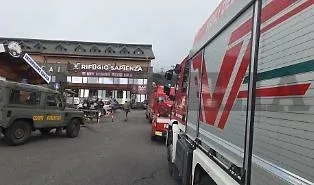 Etna, sequestro preventivo per il Rifugio Sapienza: i vigili del fuoco cercano l'origine della fuga di monossido