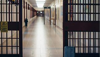 Aggredito nel carcere di Trapani: agente con lesione al naso