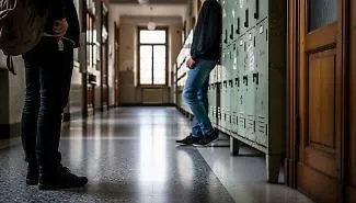 Porta il coltello la casa e poi lo punta contro la compagna durante la ricreazione: ecco cosa &egrave; successo a Marsala