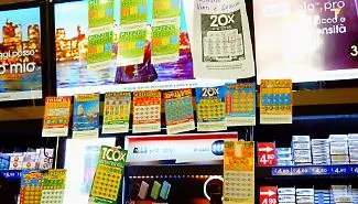 Rubano 318 biglietti della lotteria da una rivendita di tabacchi: identificati in tre, avevano gi&agrave; vinto pi&ugrave; di mille euro