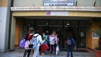 Scuola, l'allarme della preside della Cavour di Catania: &laquo;Mancano aule e i banchi li abbiamo comprati noi. Ma il Comune non risponde&raquo;