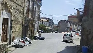 Favara, pugno duro contro l'incivilt&agrave;: il sindaco diffonde i video delle telecamere e scattano le sanzioni