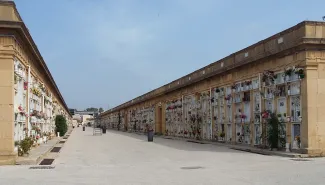 Mazara, raid notturno al cimitero comunale: tombe violate e bronzi rubati