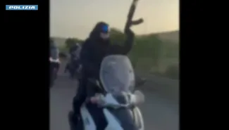 La corsa di cavalli "sponsorizzata" dal clan: il motociclista armato fa scena muta davanti al gip