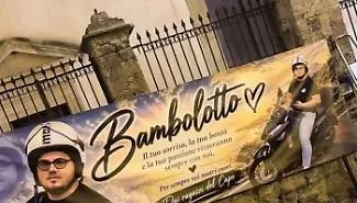 Il Capo si ferma per Salvatore Zora: folla commossa e l'appello del prete sulla sicurezza stradale