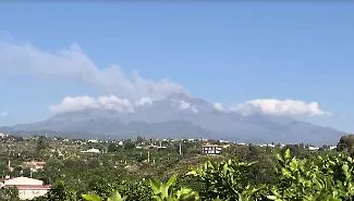 Cenere dall'Etna, l'avviso per l'aviazione scende ad arancione: aeroporto di Catania chiuso e riaperto in meno di un'ora