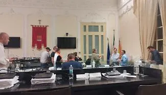 Trapani, il consiglio comunale occupato dopo una seduta lampo e senza delibere approvate