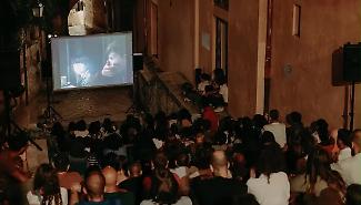 Piazzetta Grimaldi a Modica, muri ripuliti e cinema di quartiere
