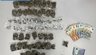 Continua lo spaccio di droga a domicilio in via Plebiscito, ma stavolta i ragazzi del "delivery" sono minorenni
