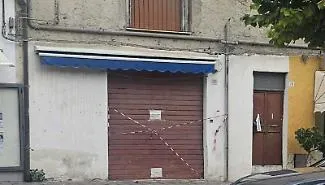 Sorelle scomparse e ritrovate, il segreto dietro la saracinesca del civico 80
