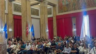 Al Comune si riaccende lo scontro tra Basile e i sindacati