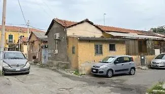 Sedici famiglie lasciano le baracche
