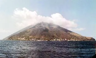 Terremoto di magnitudo 4,7 a largo delle isole Eolie: scossa registrata all'alba, non si segnalano danni