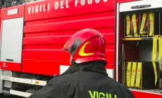 Grave incidente sulla strada statale 115: un camion si scontra con un'auto, tre giovani in codice rosso