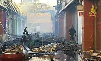 Ancora focolai nel centro commerciale Conca d'oro, si indaga sulle cause del rogo