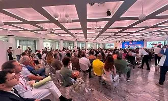 &laquo;Uniti si vince, li mandiamo a casa&raquo;: il campo largo si d&agrave; la carica alla convention di La Vardera (e c'&egrave; il &laquo;No&raquo; a De Luca)