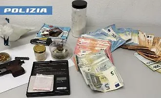 All'anagrafe disoccupato, si dava un gran da fare ingegnandosi con armi "fantasma" e droga nel Catanese