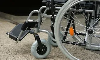 In sedia a rotelle dopo il vaccino anti-Covid: assegno vitalizio ad un imprenditore agrigentino