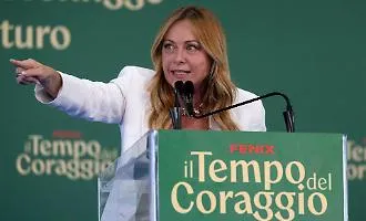 Meloni a Fenix: tetto agli alunni stranieri, stop al burqa. Poi l'attacco a Conte: &laquo;Bollo auto? Lui ha fatto il Superbonus&raquo;