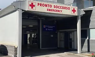 Notte di violenza al pronto soccorso del San Marco: botte da orbi ad infermiere, a due vigilanti e al parente di un paziente