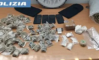 Catania, la piazza di spaccio scoperta a San Cristoforo, l'aggressione dei tre poliziotti e i sequestri di droga
