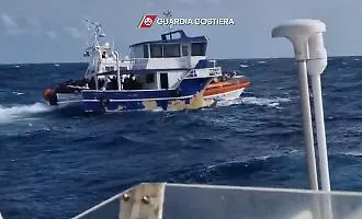 &laquo;Siamo solo pescatori&raquo;: la bugia del comandante e la stiva vuota che incastra i trafficanti tunisini fermati a Lampedusa