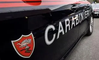 Far West davanti la chiesa Madre: lite tra ragazzi e un 56enne degenera in speronamento e bastonate