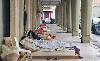 Sono maschi, giovani ed extracomunitari: ecco il profilo dei (tanti) senza fissa dimora a Catania