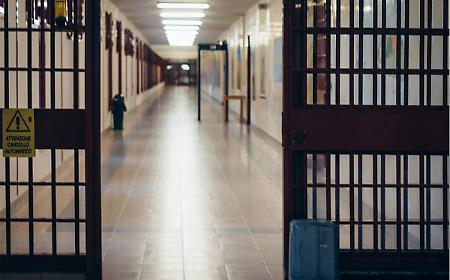 Carcere di Trapani, olio bollente contro un agente della penitenziaria: poliziotto ricoverato con gravi ustioni