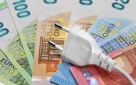 Bolletta shock da 2.300 euro per una casa di 60 metri quadrati a Castiglione di Sicilia: protesta per atti Sogert