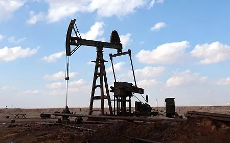 Hormuz e Mar Rosso a rischio, fiammata dell'oro nero: il petrolio Brent abbatte la soglia dei 107 dollari