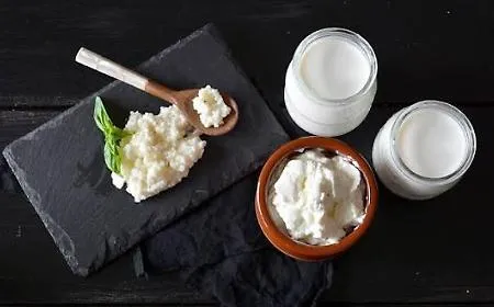 Meno soldi, meno cene fuori e nel carrello della spesa entrano kefir, semi e cibo green. Ecco cosa mangiano gli italiani