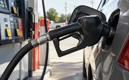 Pieno carburanti sempre pi&ugrave; caro e con il taglio delle accise il diesel rischia di superare 2,5 euro al litro in autostrada