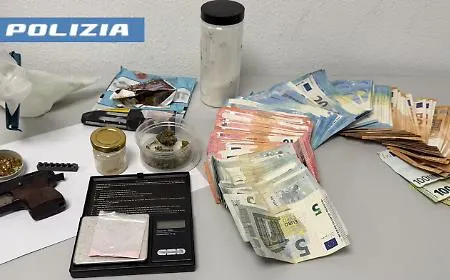 All'anagrafe disoccupato, si dava un gran da fare ingegnandosi con armi "fantasma" e droga nel Catanese