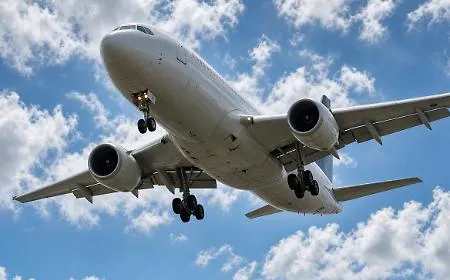 Biglietti aerei, il crollo dei prezzi estivi non durer&agrave;: rincari alle porte nel 2027
