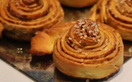 Cinnamon roll o kanelbulle? Le differenze tra la ricetta americana e quella svedese