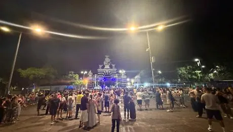 Rovazzi a Piazza Palestro: missione sociale riuscita, ma Catania resta tiepida