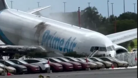 Miami, Boeing esce fuori di pista e travolge le auto in sosta: il video dell'incidente che &egrave; costato la vita a 5 persone