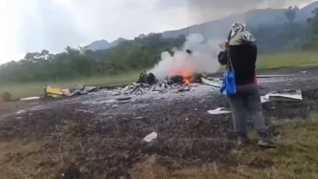Fumo dal motore e perdita di quota: in un video gli ultimi istanti prima dello schianto al suolo dell'elicottero medico