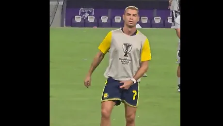 Ronaldo ma che fai? Il pubblico inneggia a Messi e CR7 risponde come all'osteria: il video fa il giro del web