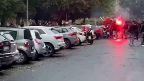 Catania, il video degli scontri tra diverse fazioni del tifo rossazzurro in piazza Montessori