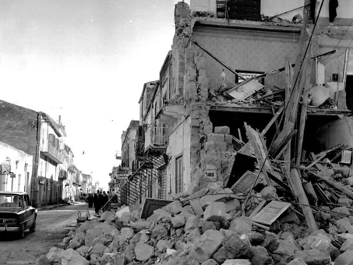 Belice 1968 · Danni al patrimonio edilizio di Poggioreale · archivio 13363950