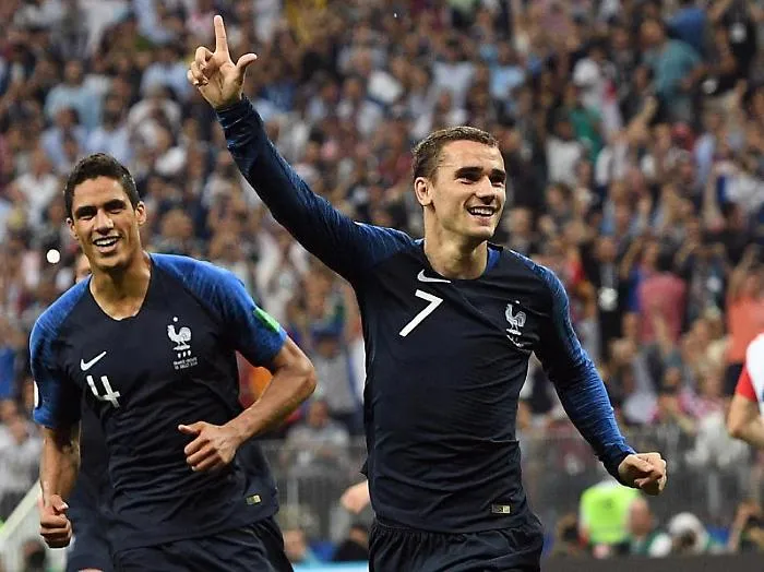 epa06890730 Antoine Griezmann celebrates (R) after scoring the 2-1 by penalty during the FIFA World Cup 2018 final between France and Croatia in Mosc