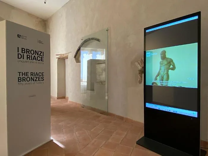TAORMINA-Palazzo-Ciampoli-uno-scorcio-della-mostra-con-i-video-Rai-Teche-