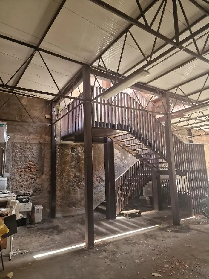 Attivit&agrave; produttive via Sangiuliano scala antincendio