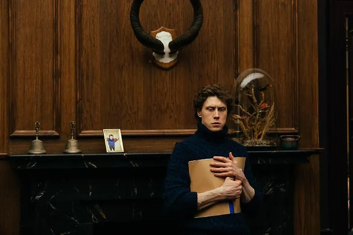 IWP_THEEND_4_George-MacKay_Felix-Dickinson_courtesyNEON