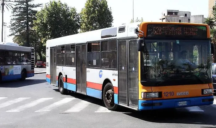 Catania, scopre di essere positiva al covid e torna a casa prendendo un autobus